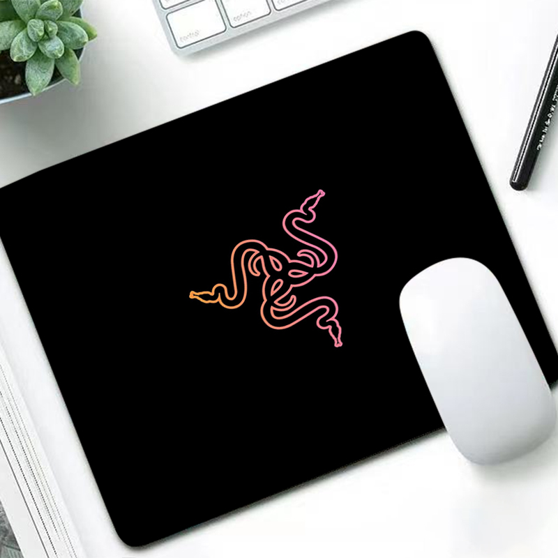 Razer Luxury Mouse Pad Anime G - Desk Setup Accessories 评论和价格
